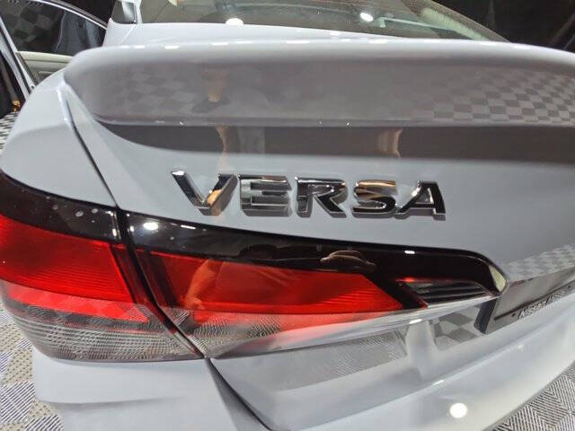2025 Nissan Versa SR