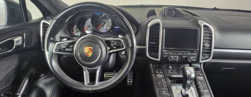 2016 Porsche Cayenne GTS
