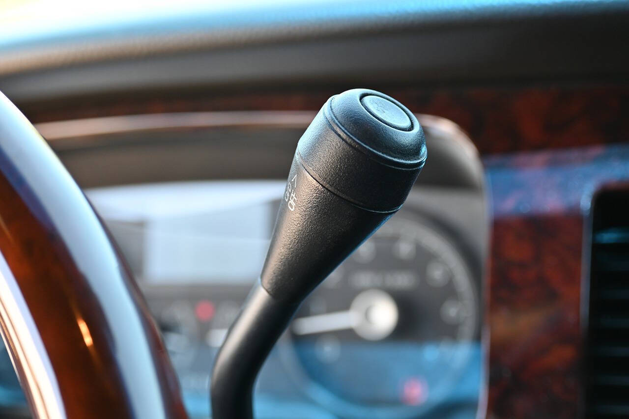 2011 Lincoln Town Car 29