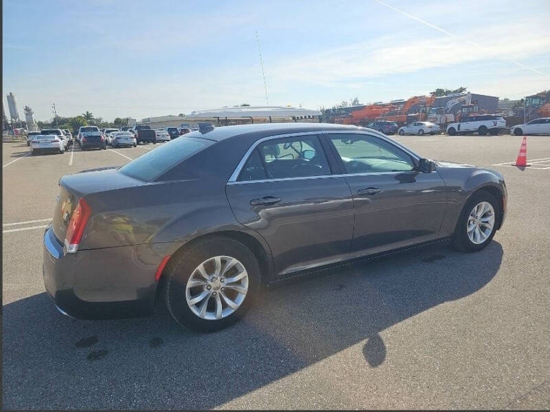2016 Chrysler 300 Limited