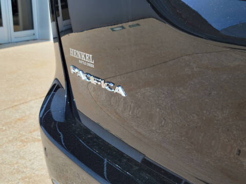 2027 Chrysler Pacifica Select