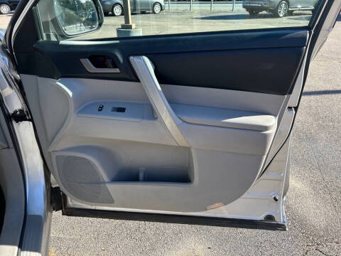 2011 Toyota Highlander SE