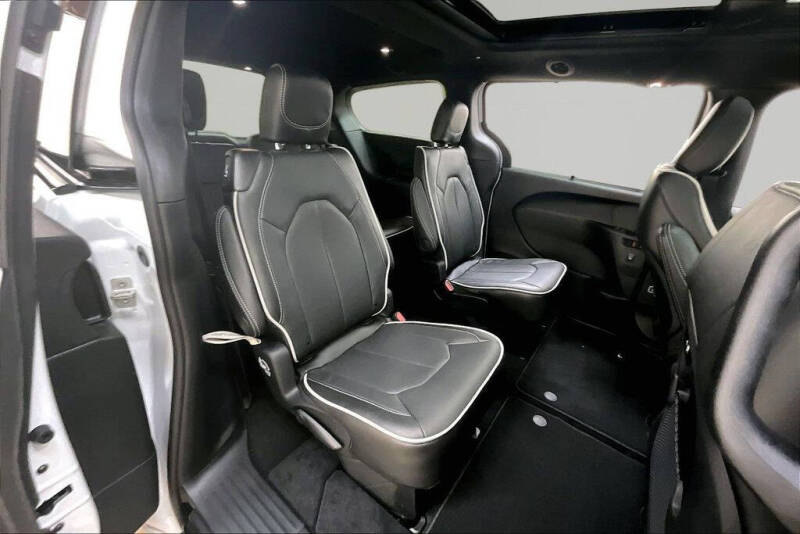 2027 Chrysler Pacifica Limited