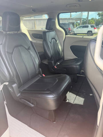 2023 Chrysler Pacifica Touring L