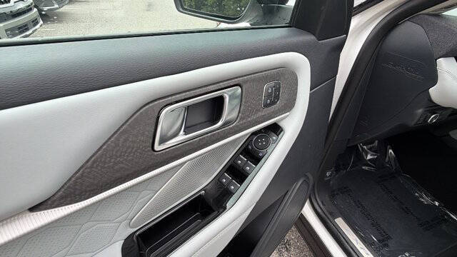 2025 Ford Explorer Platinum