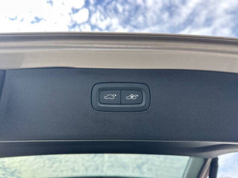 2023 Volvo XC90 B5 Core