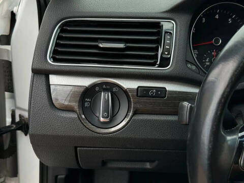 2017 Volkswagen Passat 1.8T SE