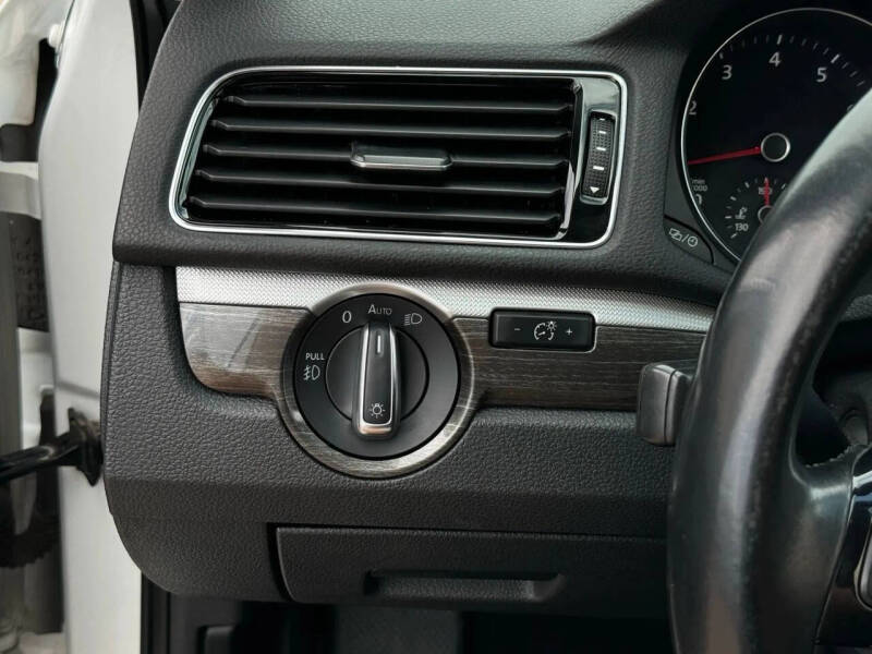 2017 Volkswagen Passat 1.8T SE