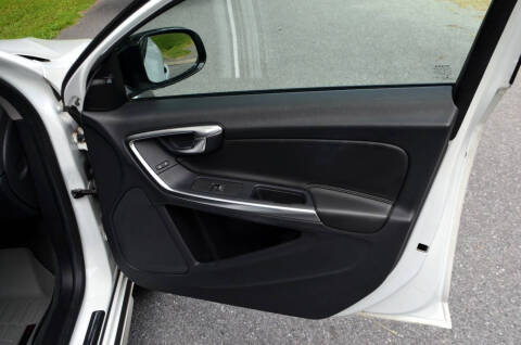 2018 Volvo V60 Cross Country T5 Premier