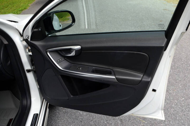 2018 Volvo V60 Cross Country T5 Premier