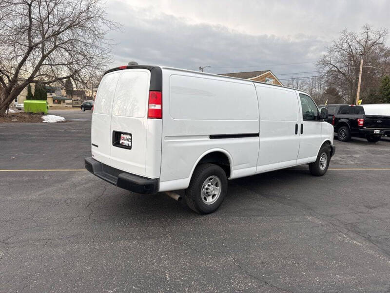 2023 Chevrolet Express 2500