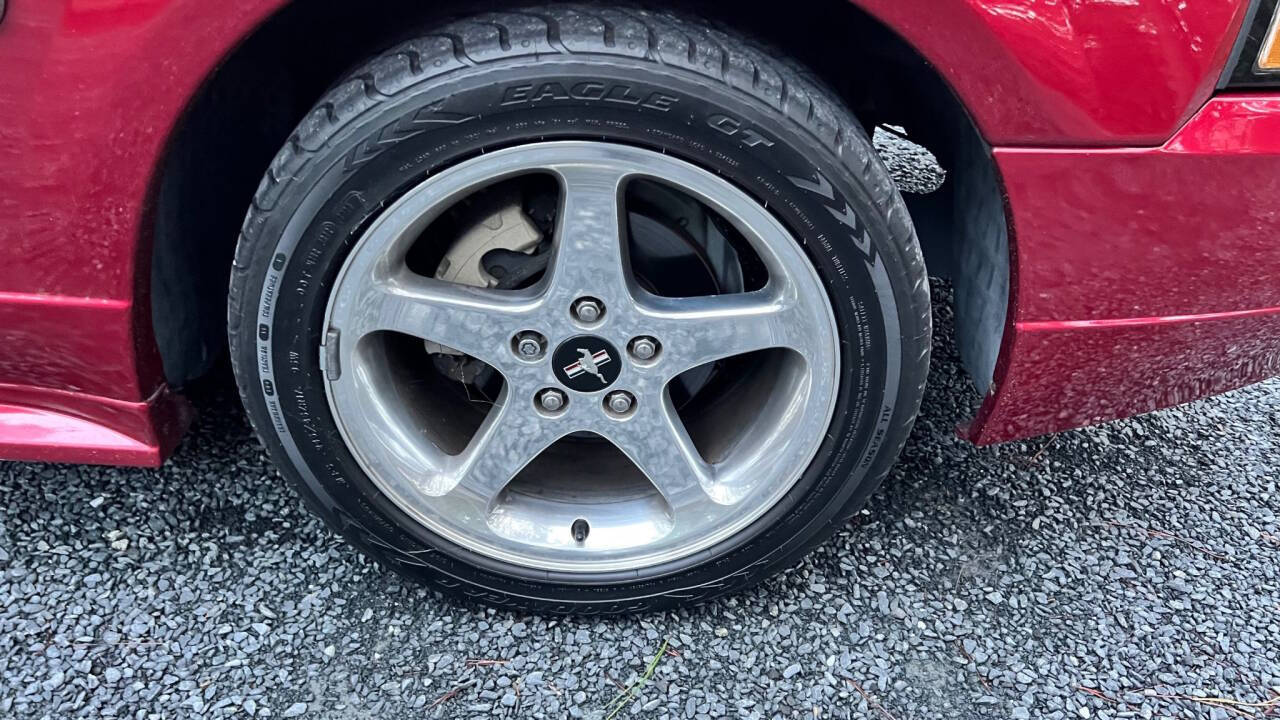 2004 Ford Mustang 21