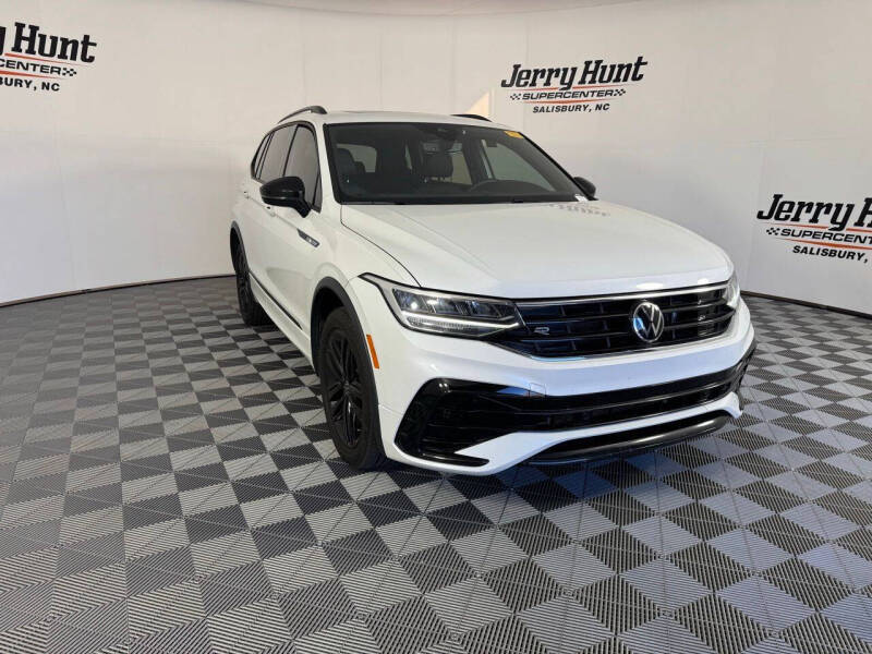 2022 Volkswagen Tiguan SE R-Line Black