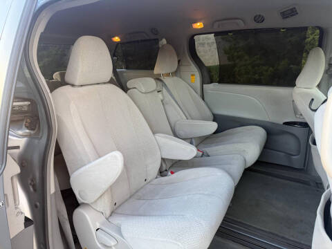 2014 Toyota Sienna LE 8-Passenger