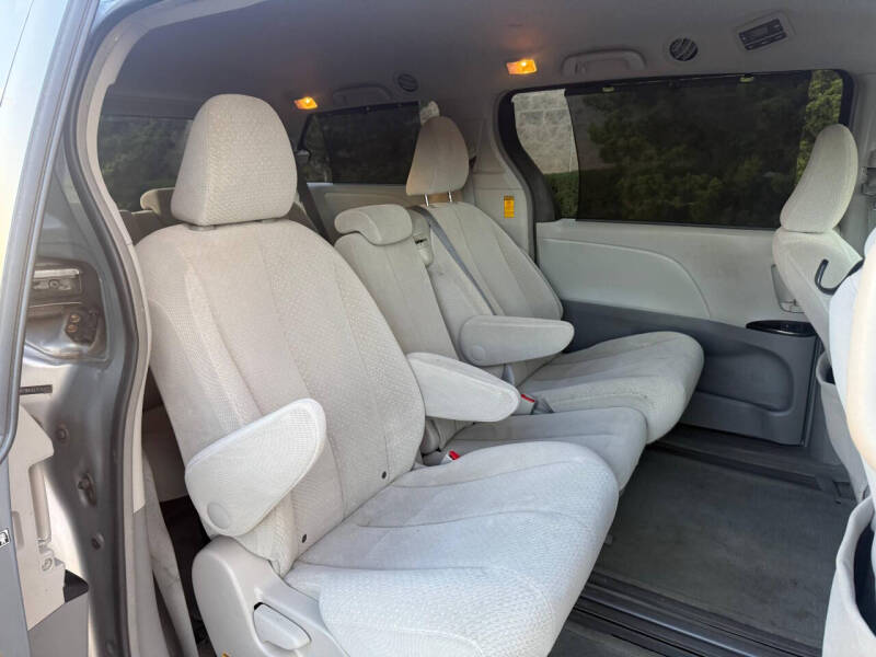 2014 Toyota Sienna LE 8-Passenger