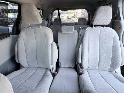 2012 Toyota Sienna LE 8-Passenger
