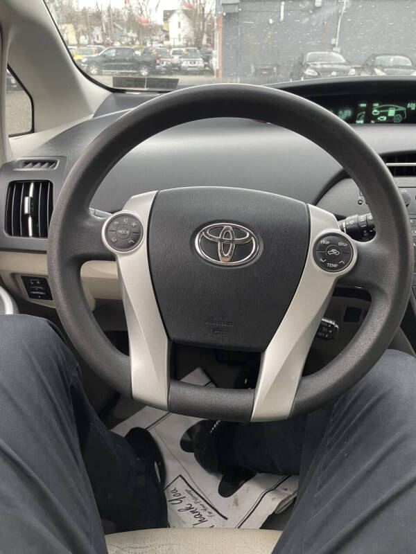 2010 Toyota Prius III