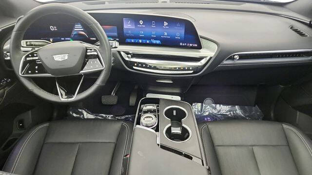 2024 Cadillac LYRIQ Luxury 1