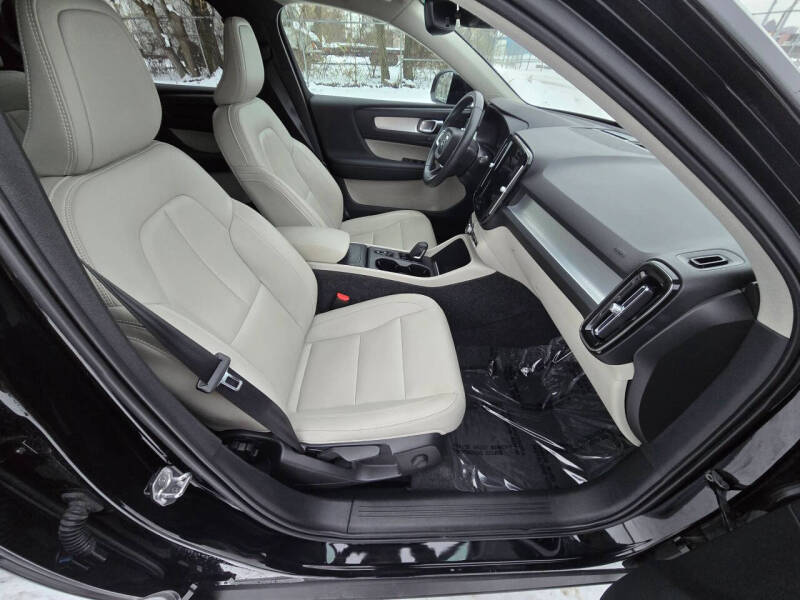 2021 Volvo XC40 T5 Momentum