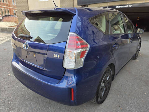 2016 Toyota Prius v Three