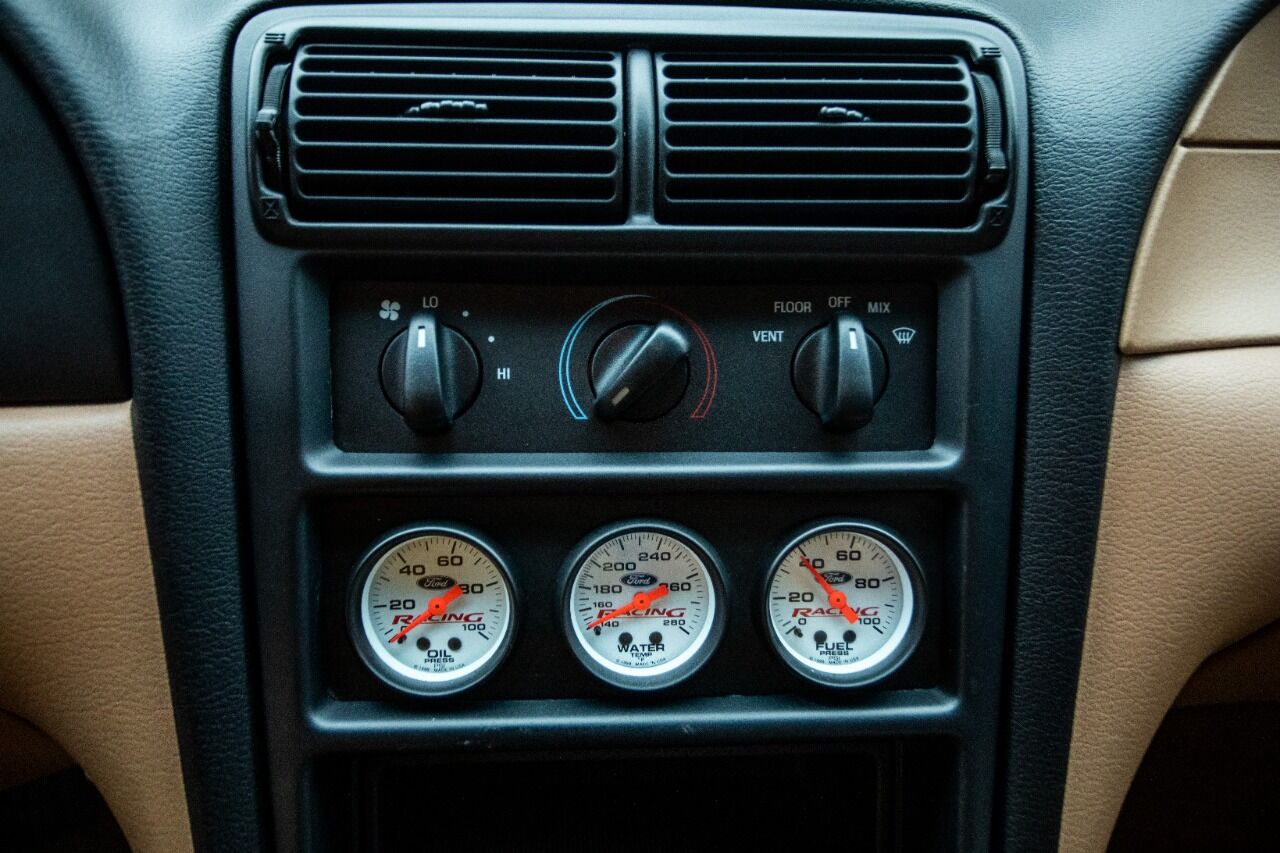 1995 Ford Mustang SVT Cobra 42
