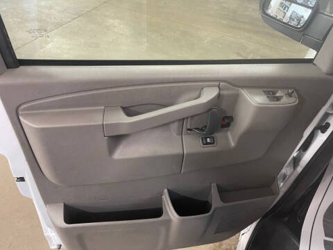 2025 Chevrolet Express LT 3500