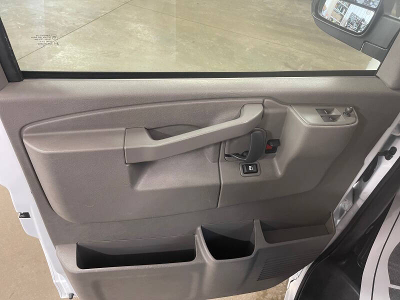 2025 Chevrolet Express LT 3500