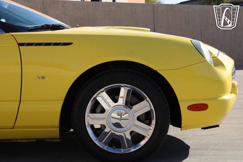 2004 Ford Thunderbird Deluxe