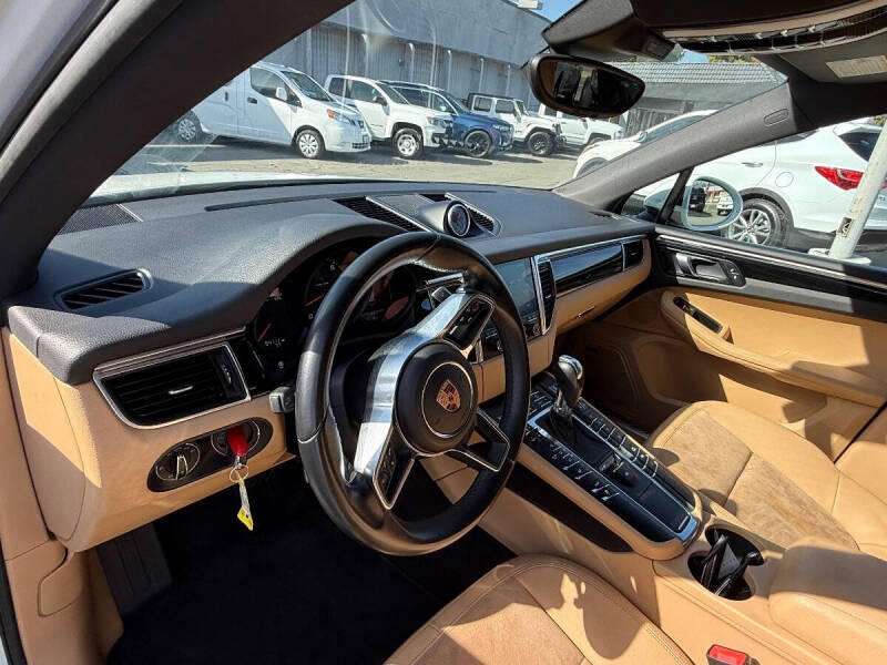 2017 Porsche Macan