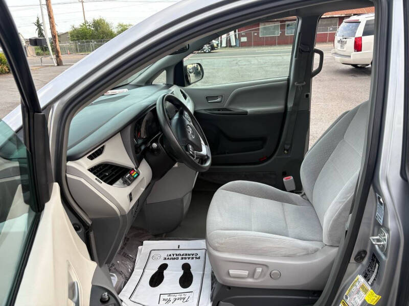 2015 Toyota Sienna LE Mobility 7-Passenger