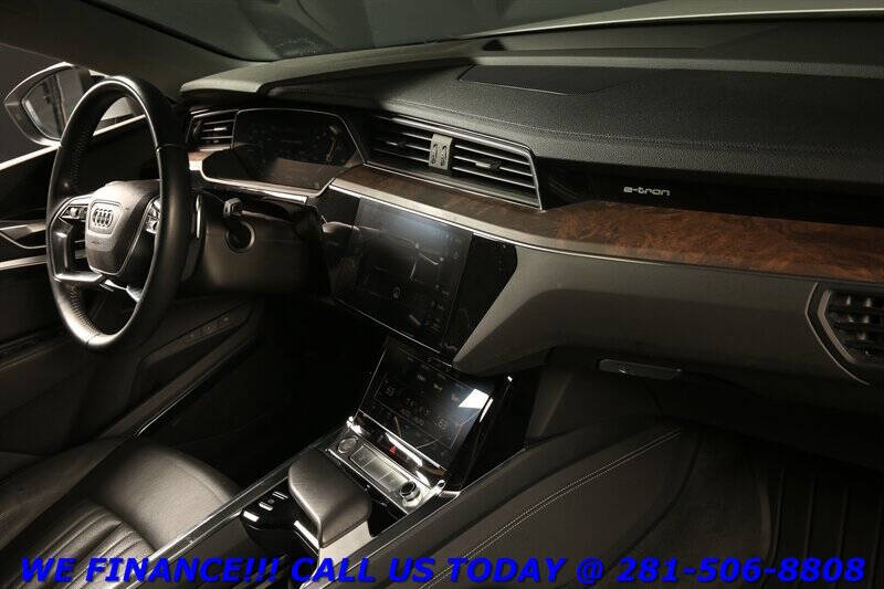 2019 Audi e-tron quattro Premium Plus