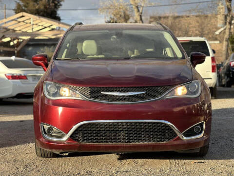 2017 Chrysler Pacifica Touring-L