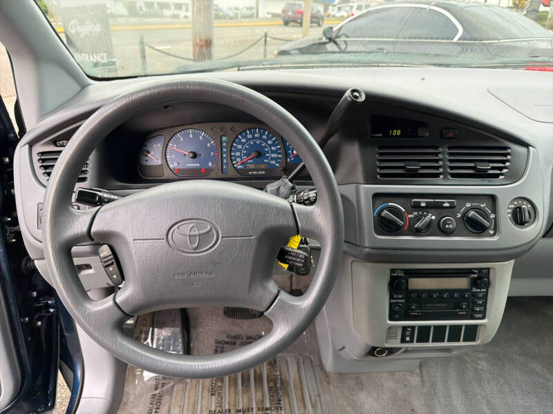 2001 Toyota Sienna LE