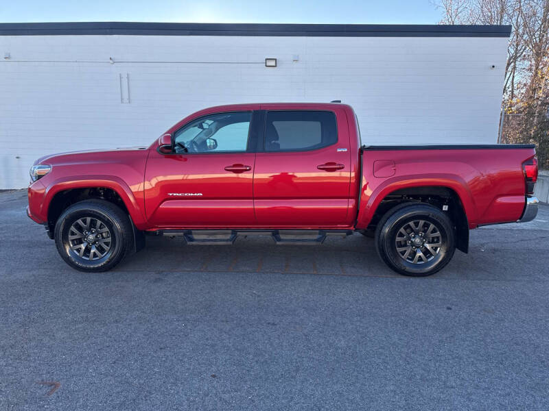 2023 Toyota Tacoma SR5's photo