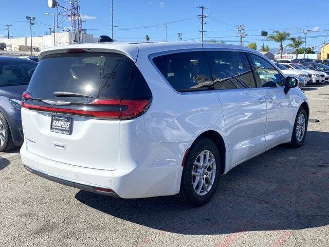 2023 Chrysler Pacifica Touring