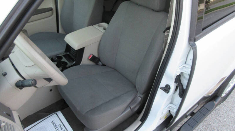 2011 Ford Escape XLS photo 11