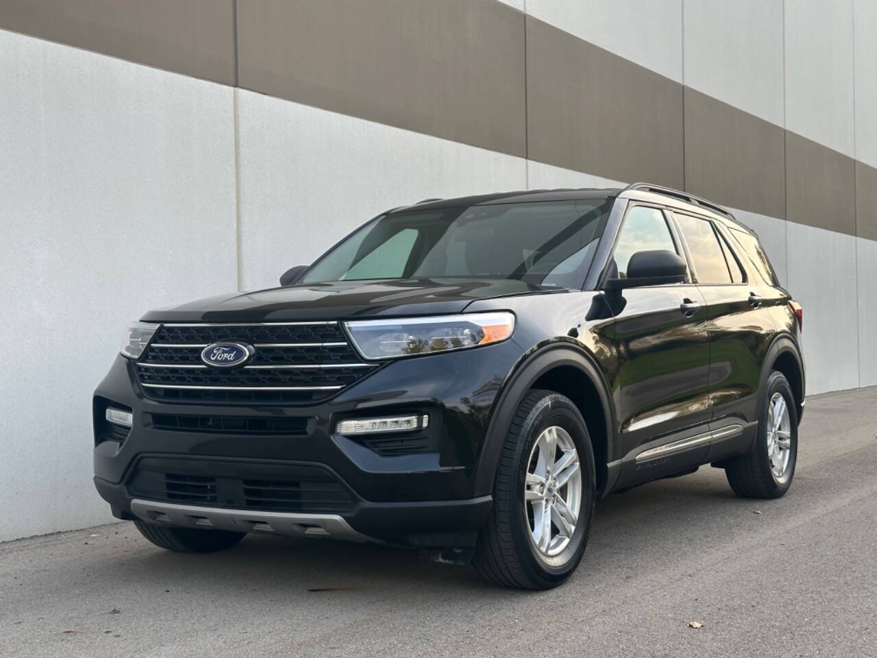 2020 Ford Explorer for sale at Phoenix Motor Co in Romulus, MI