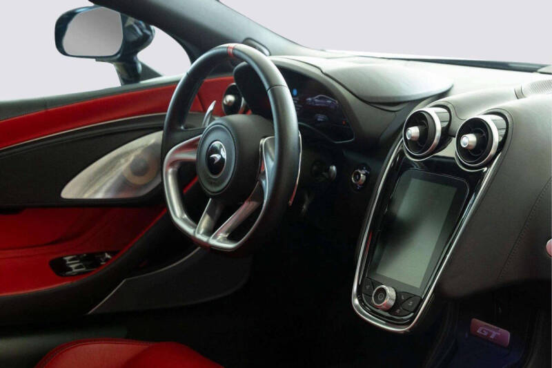 2023 McLaren GT