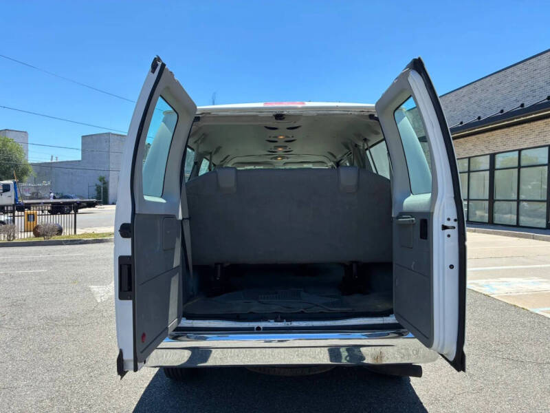 2013 Ford E-Series E-350 SD XLT