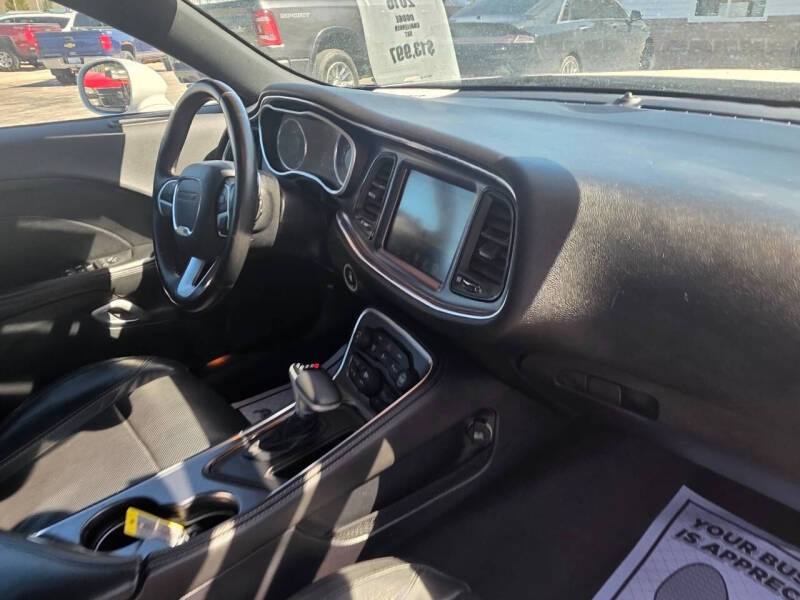 2016 Dodge Challenger SXT Plus