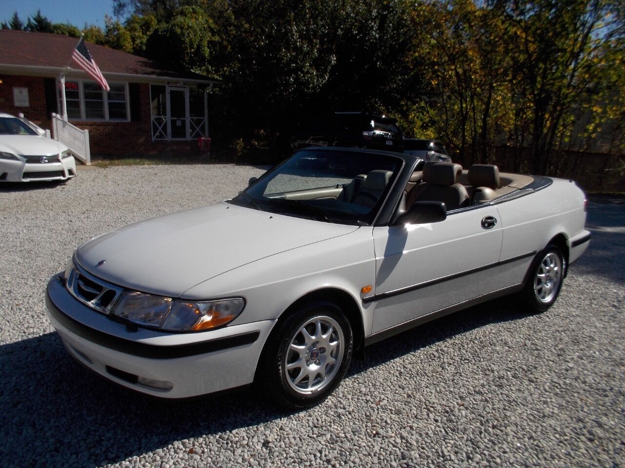 Preowned 2000 SAAB 9-3 Base 2dr Turbo Convertible for sale by Carolina Auto Connection in Spartanburg, SC