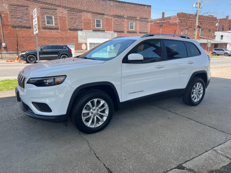 2020 Jeep Cherokee for sale at River City Auto Center LLC in Chester IL