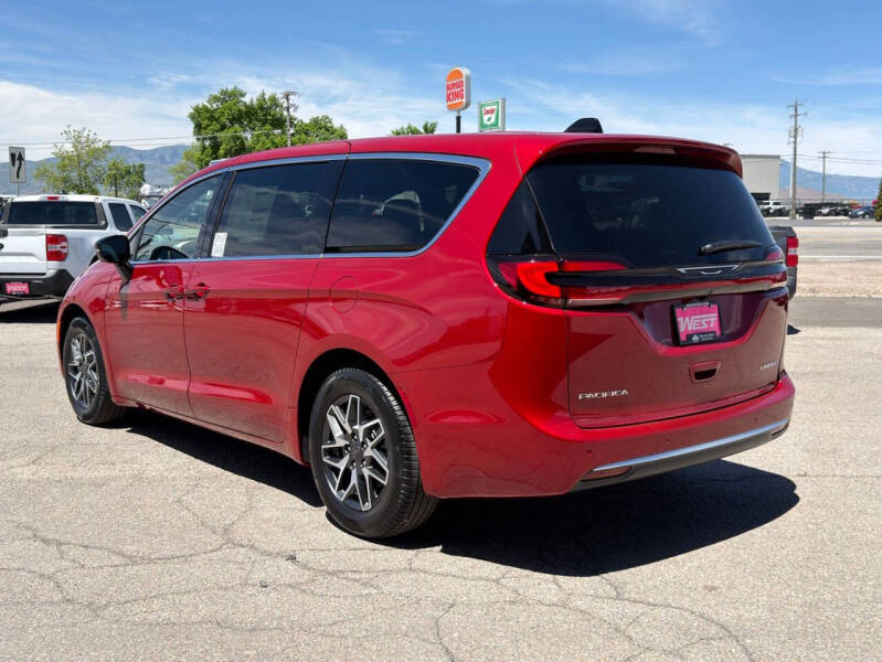 2027 Chrysler Pacifica Limited