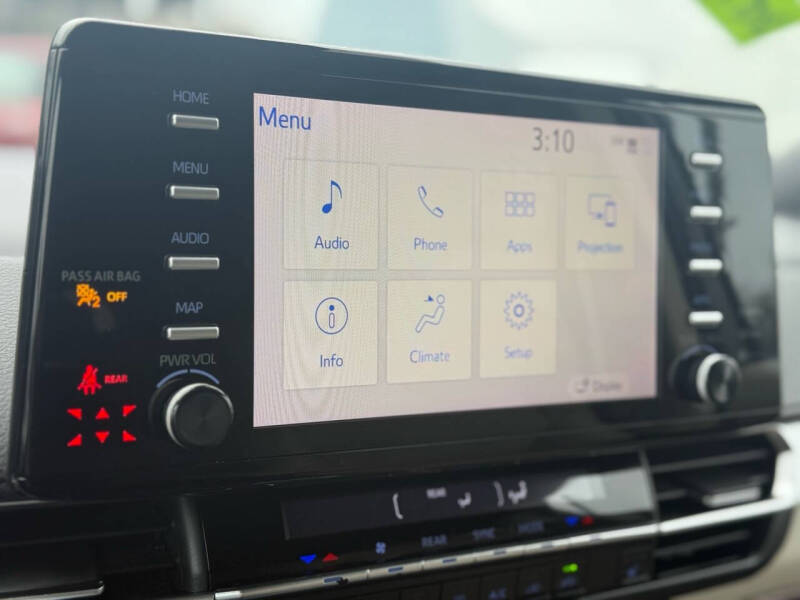 2021 Toyota Sienna XLE 8-Passenger