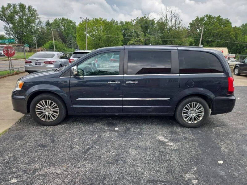 2013 Chrysler Town and Country Touring-L