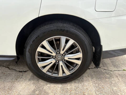 2017 Nissan Pathfinder SL