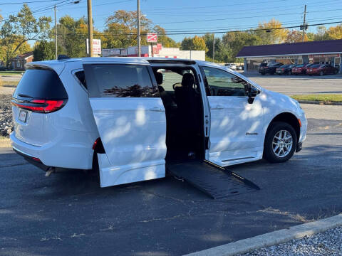 2024 Chrysler Pacifica Touring