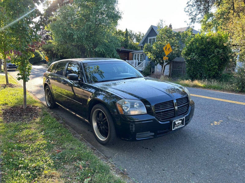 2005 Dodge Magnum SE