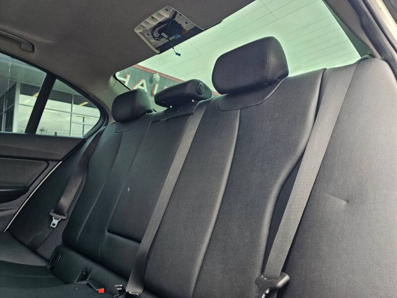 2013 BMW 3 Series 320i