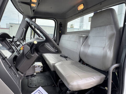 2015 Freightliner M2 106